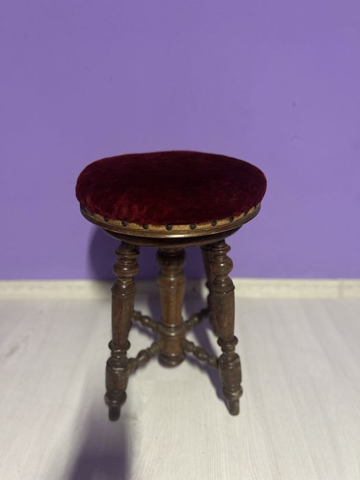 Scaun antic mobilier se roteste