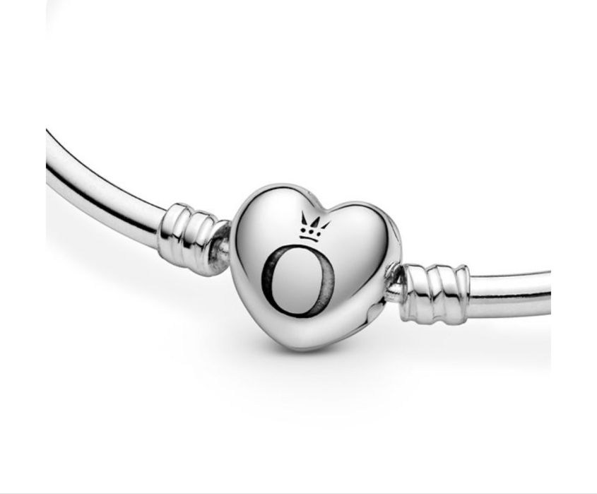 Pandora твърда гривна Любов