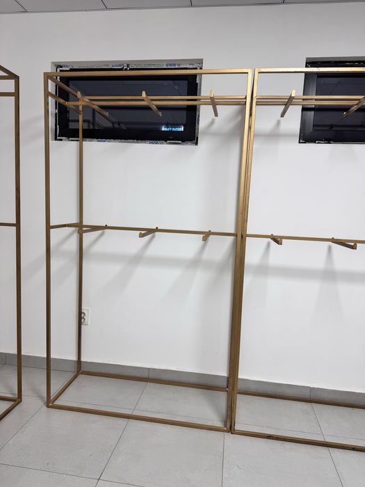 Стеллажи для одежды