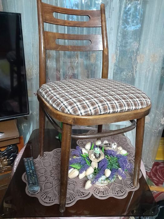 Продам  крепкие стулья реставрированные