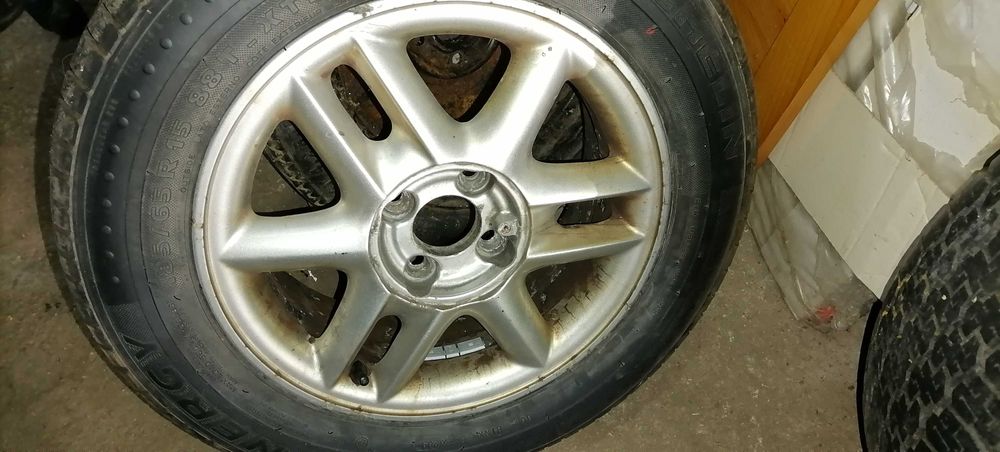 Лята Джанта с гума  почти нова