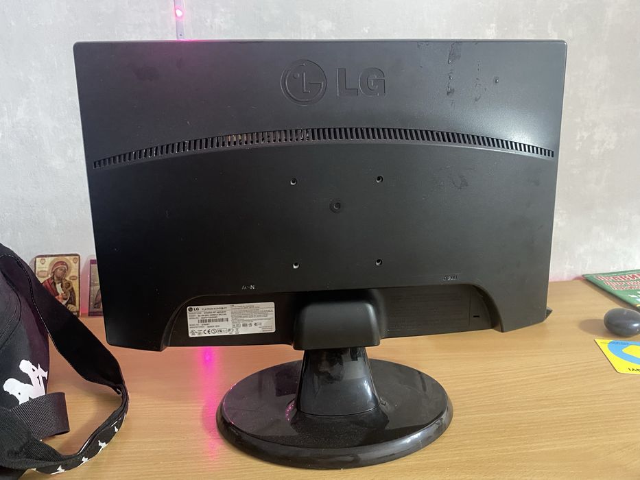 Монитор LG