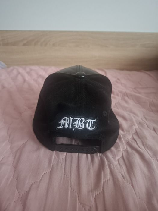 MBT шапка към нея върви и албум на БЛИЗНАЦИТЕ