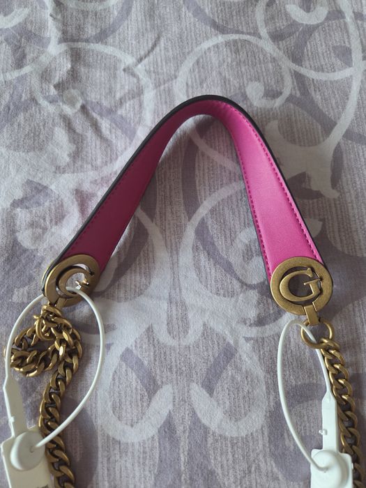 Нова чантичка Guess