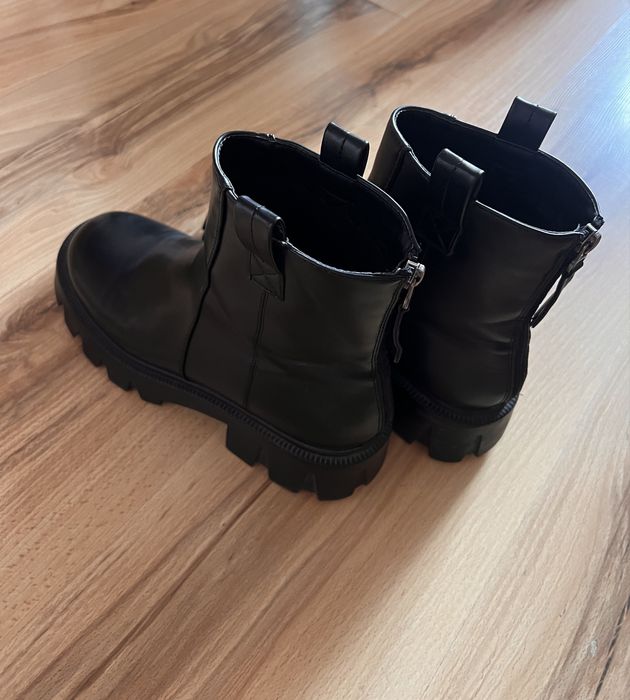 Черни ниски боти  About You