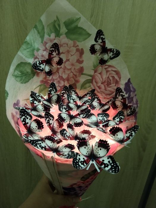 Букет из бабочек светящийся