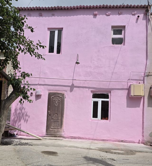 АРК олдида УЧАСТКА 2этажлик сотилади !