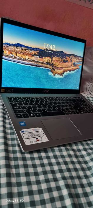 Vând/schimb laptop acer aspire3, cu telefon iphone de la 12 in sus