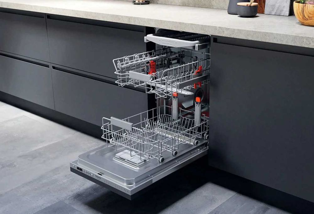 Съдомиялна Hotpoint HSIO 3O23 WFE
