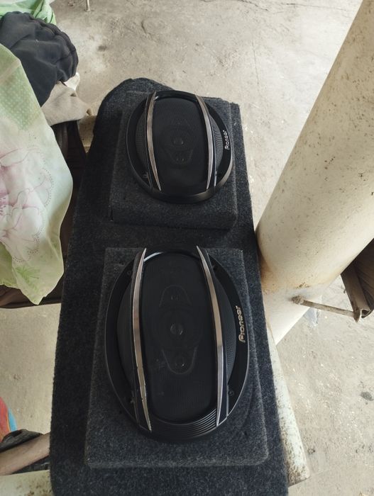 Pioneer original kolonka sotiladi.