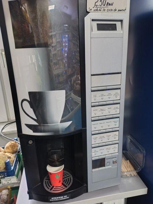 Vând aparat cafea cu masă
