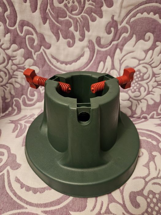 Подставка для живой елки регулируется