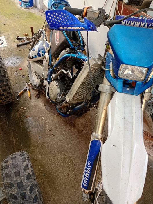 Vând Yamaha wrf400 defectă
