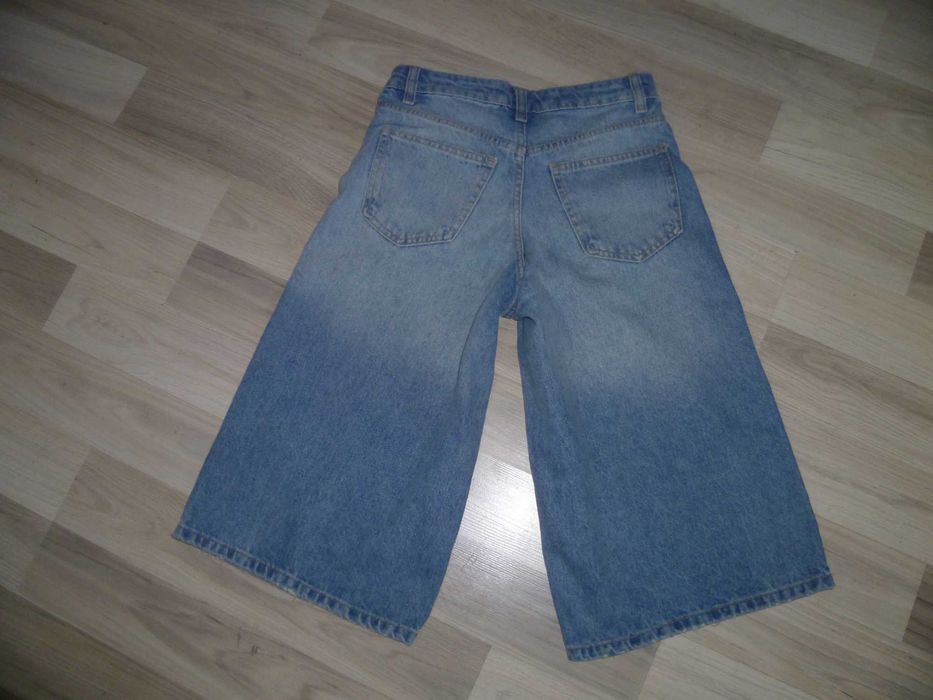 BERSHKA бермуди.