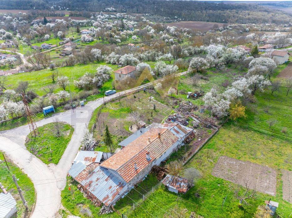 Парцел в Варна, област-с.Радево площ 880кв.м.