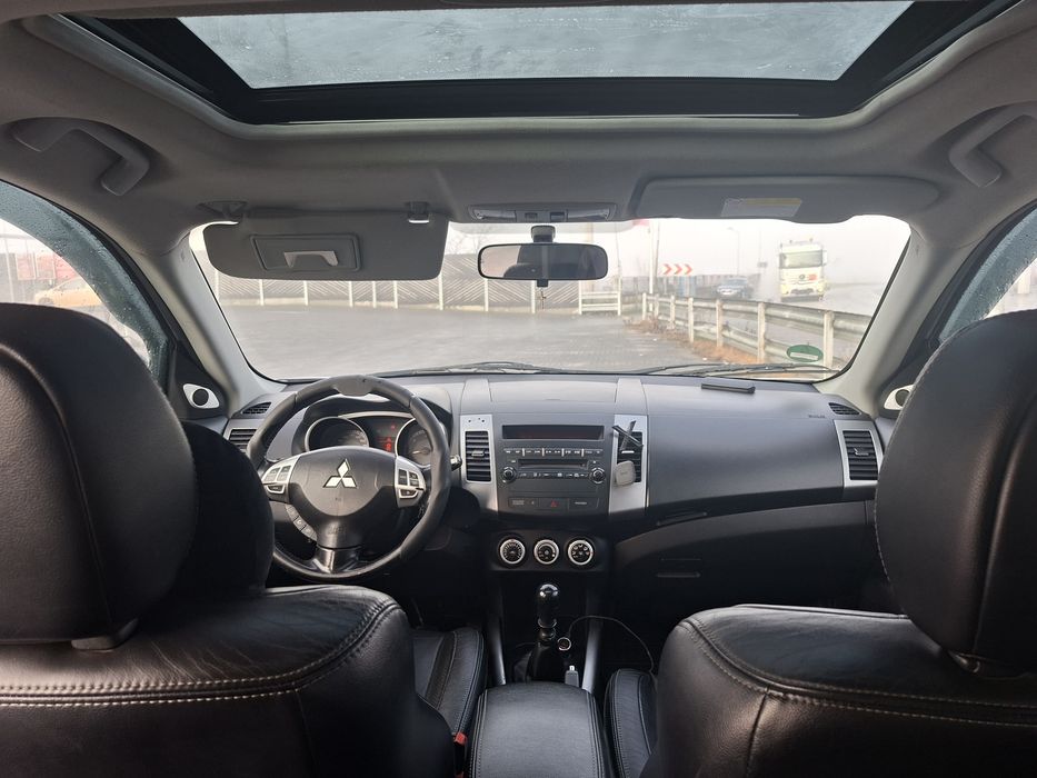 Mitsubishi outlander 2