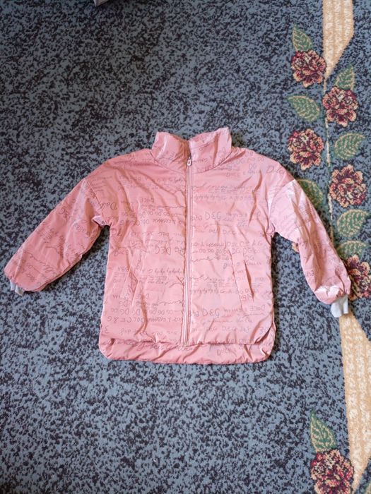 Куртка для девочки. НОВАЯ.