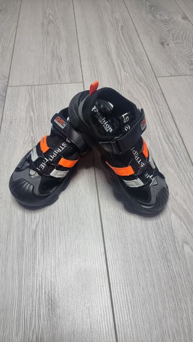 Срочно продам сандали