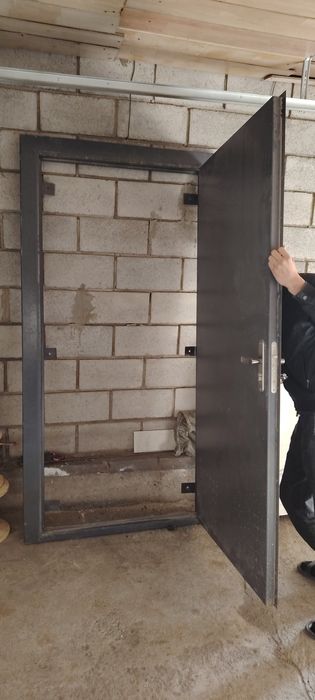 Темір есік бар сатылады