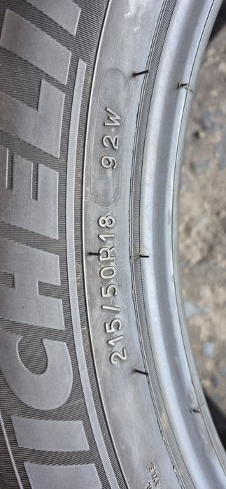 2 anvelope vara Michelin 215/50/18.Pretul este pe bucata.
