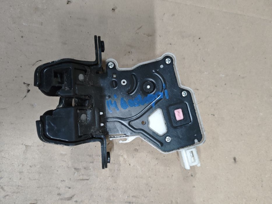 Брава за заден капак за Nissan Qashqai J11