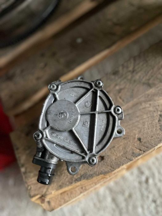 Вакуум помпа BMW E81/E82/87/E90/E91/E92