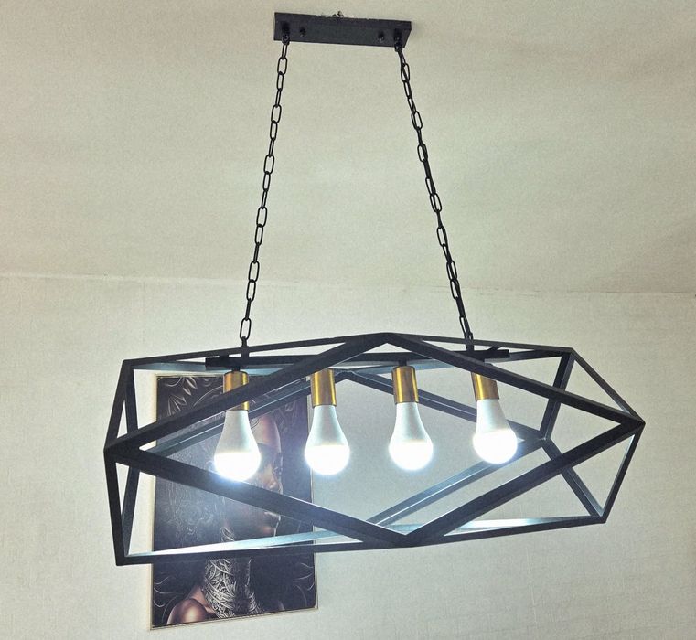 Модерен метален,висящ плафон в черно и златисто