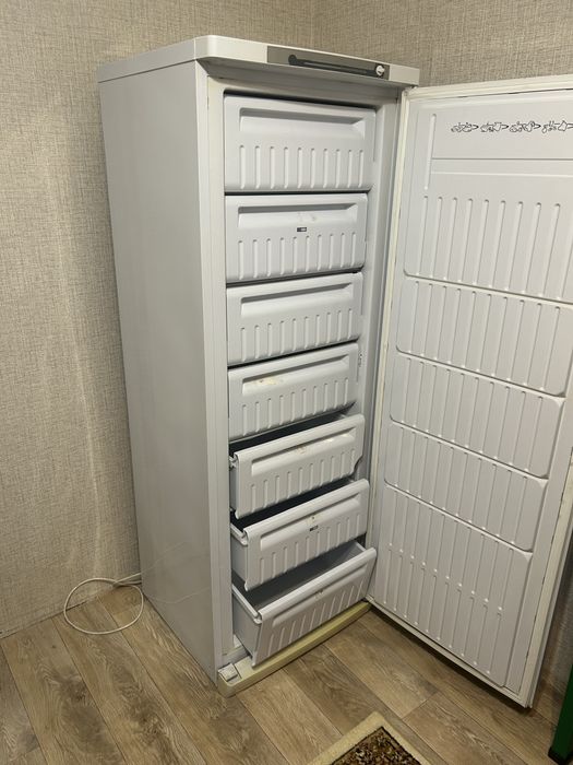 Продается морозильник Indesit