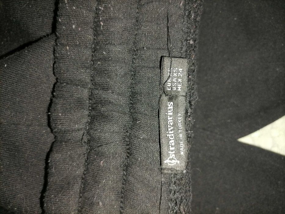 Pantaloni sport berska