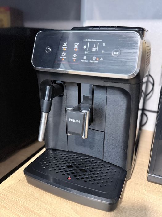 Продавам кафеавтомат PHILIPS EP2220