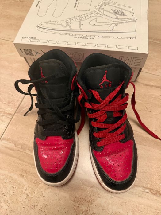 Nike Jordan Mid червено с черно