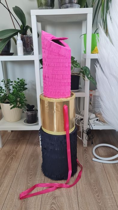 Ново! 3D пинята Червило