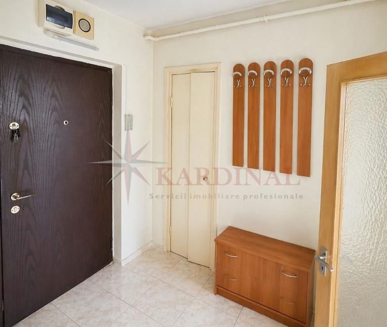 Închiriez apartament