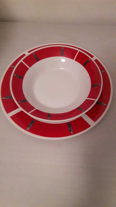 Чинии Кока-Кола порцеланови