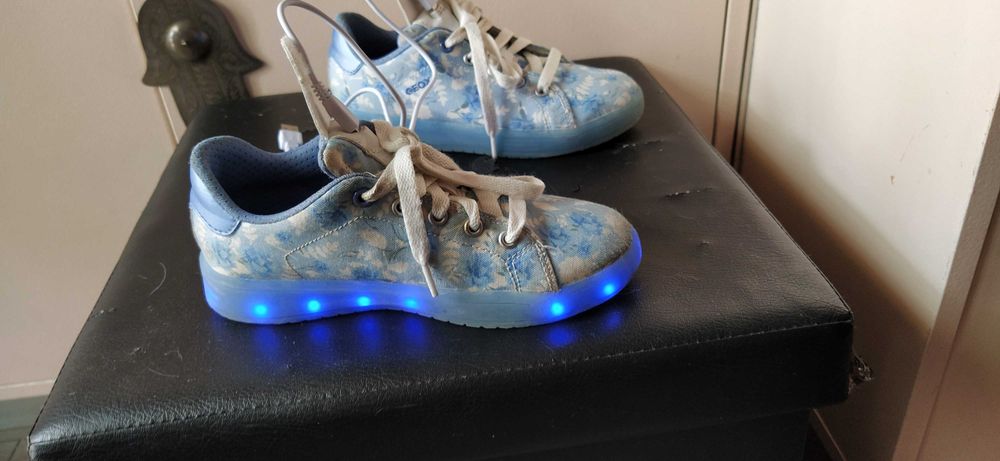 Geox светещи сникърси