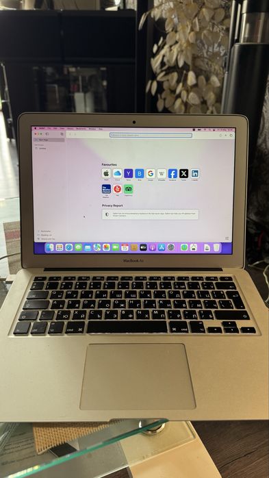 Macbook Air a1466.13.3 инча.8gb 2015година 256ram
