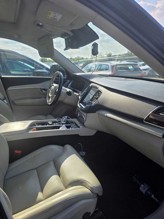 Auto Volvo XC90 T8