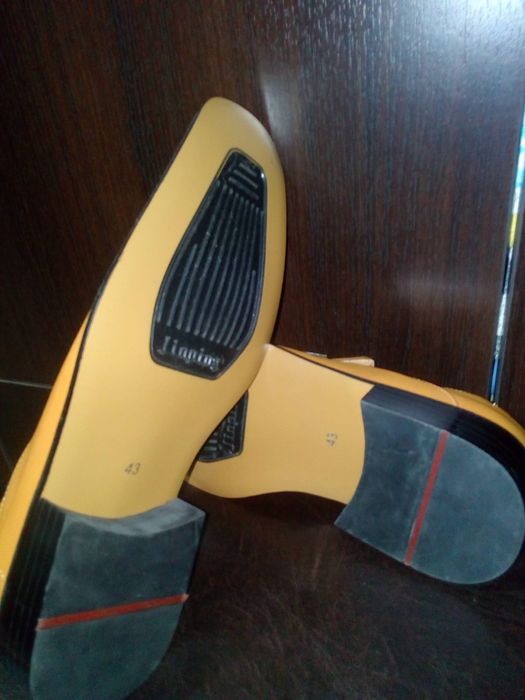 Vand pantofi barbati 43 noi