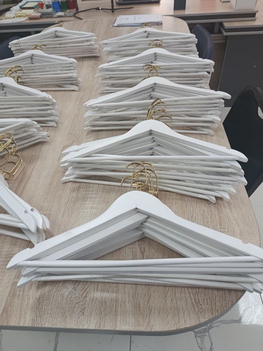 Продаются вешалки и плечики