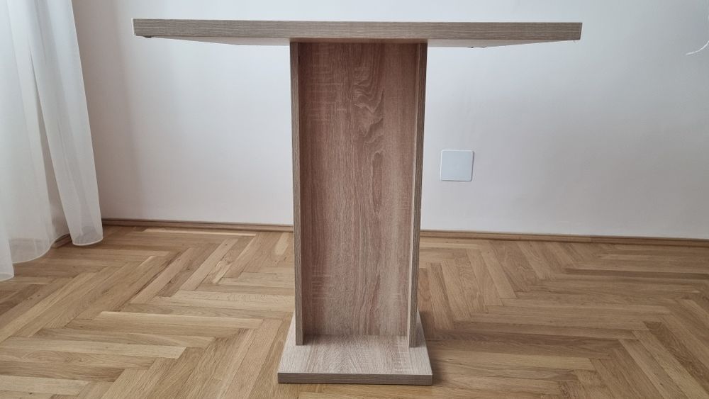 Vând masă 69x68x64