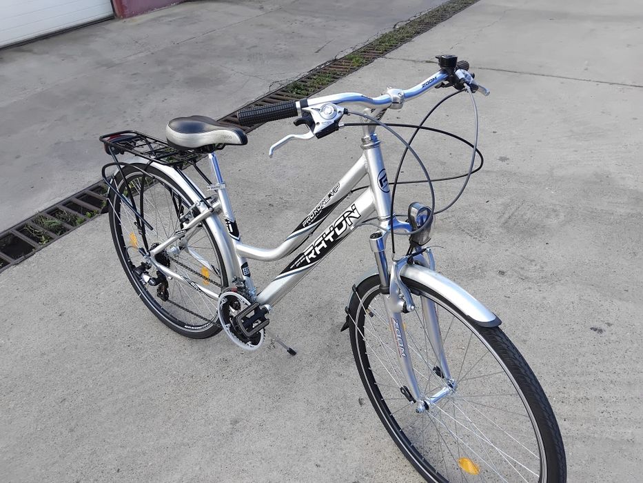 Vând bicicleta din aluminiu pentru damă