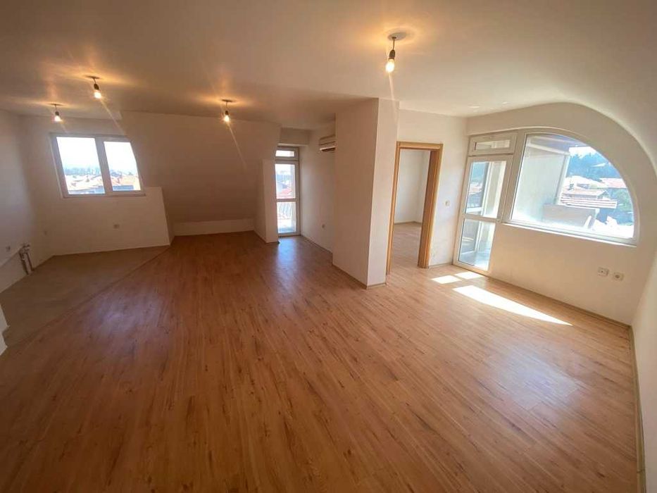 Продава се Многостаен апартамент в Разлог - 240 кв.м за 563 €/кв.м - Снимка #1