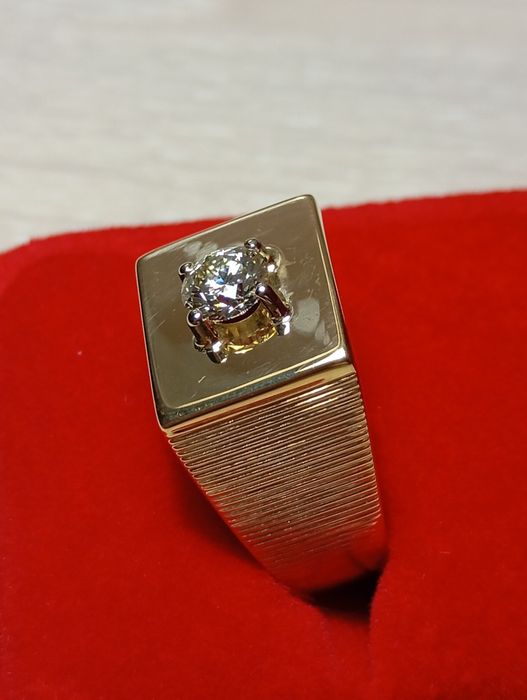 Золотой перстень 750 пробы с бриллиантом