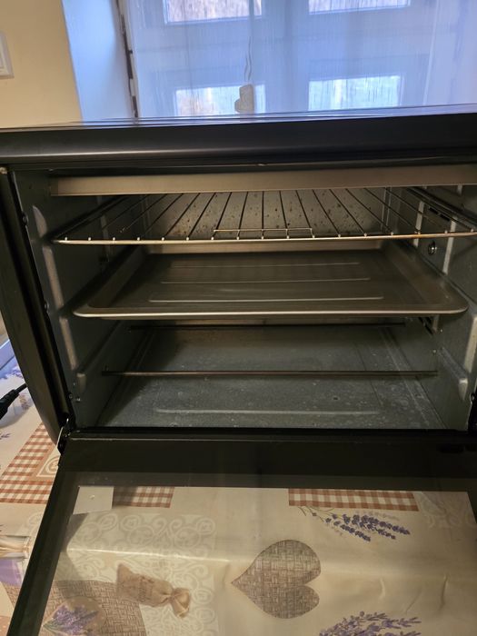 Cuptor electric cu rotisor