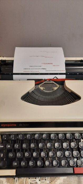 Mașină de scris Olympiette de luxe impecabilă