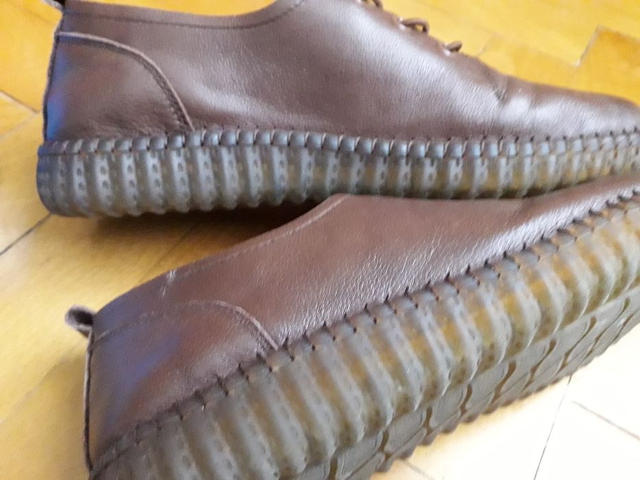 Vand pantofi din piele