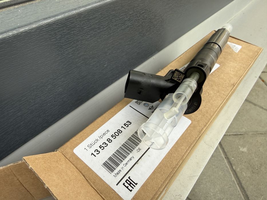 Injector bmw 750d f01 381cp