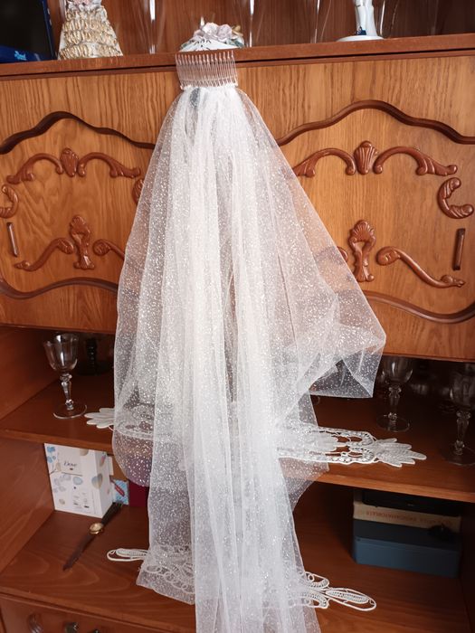 Rochie mireasa  + cerc si voal