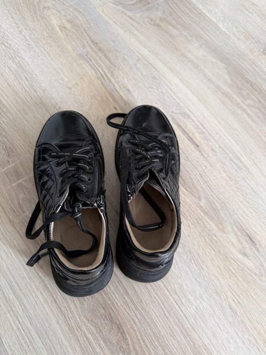 Қыз балаға арналған күздік аяқ киім.