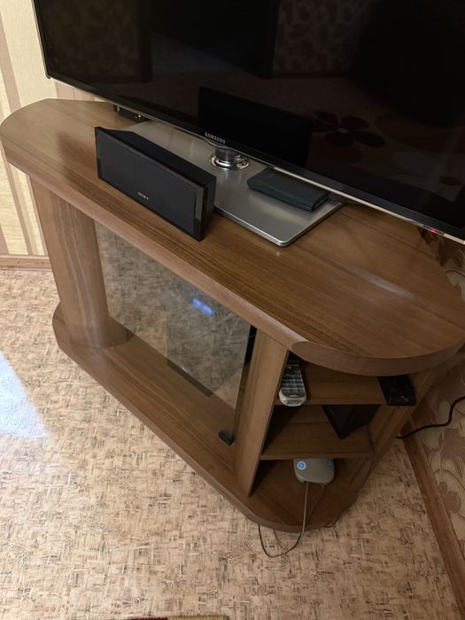 Продам тумбу под телевизор